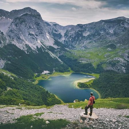 Apartman Sutjeska Тиентище Екстериор снимка