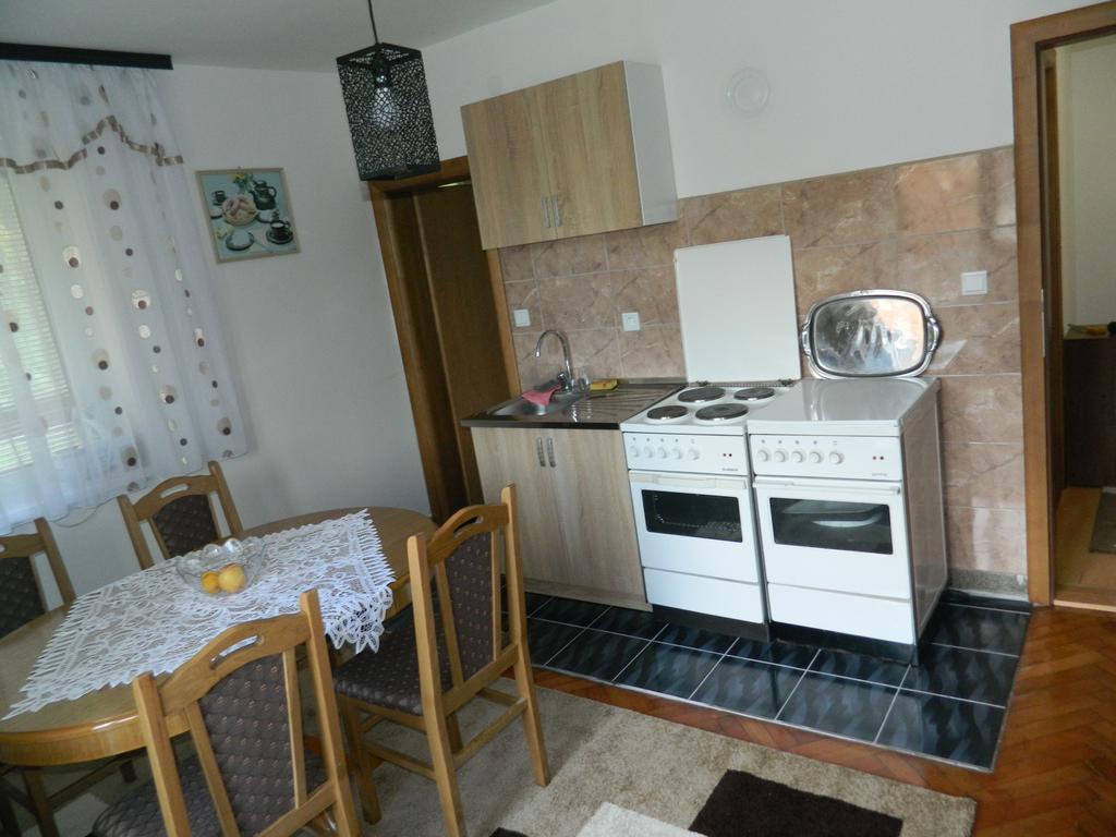 Apartman Sutjeska Тиентище Екстериор снимка