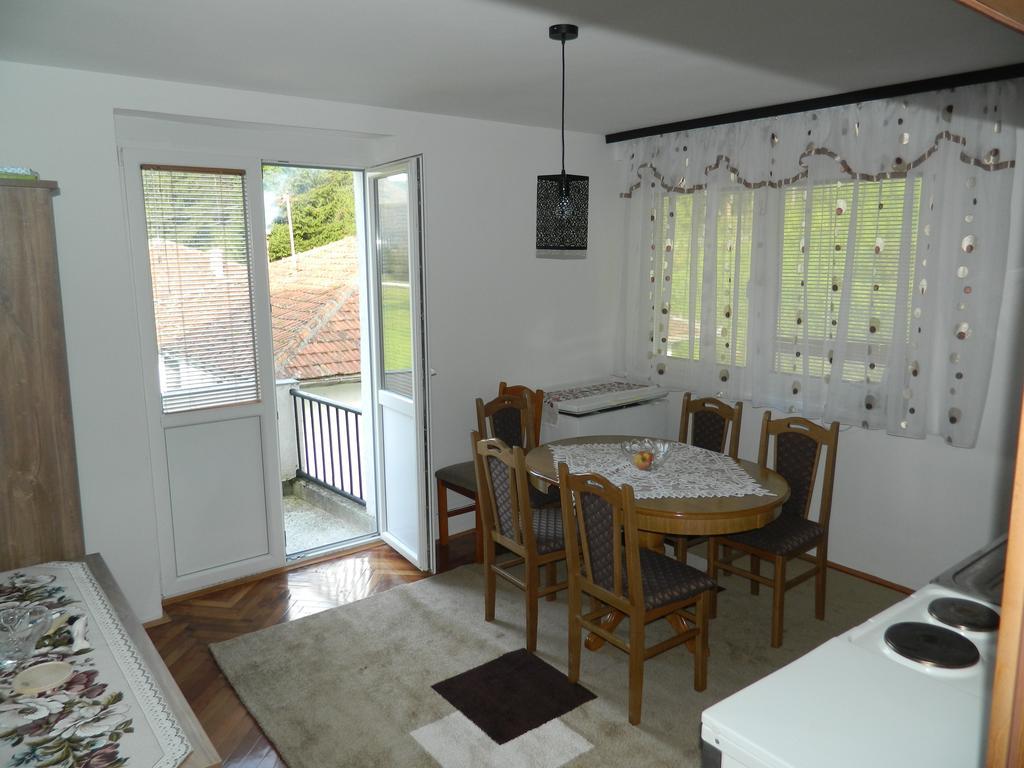 Apartman Sutjeska Тиентище Екстериор снимка