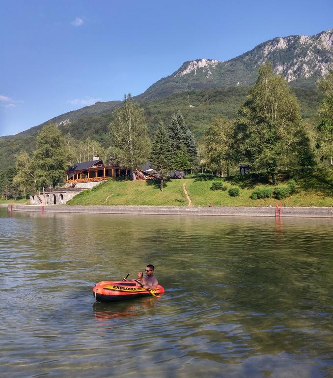 Apartman Sutjeska Тиентище Екстериор снимка